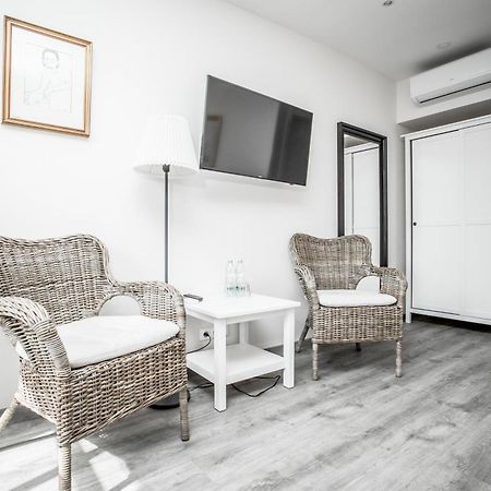Hotel Dvur Hoffmeister Velke Cicovice Экстерьер фото