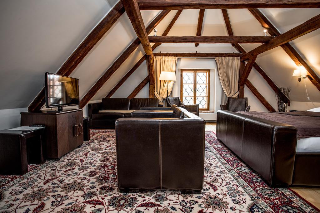 Hotel Dvur Hoffmeister Velke Cicovice Экстерьер фото