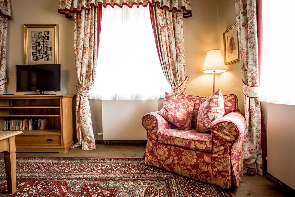 Hotel Dvur Hoffmeister Velke Cicovice Экстерьер фото