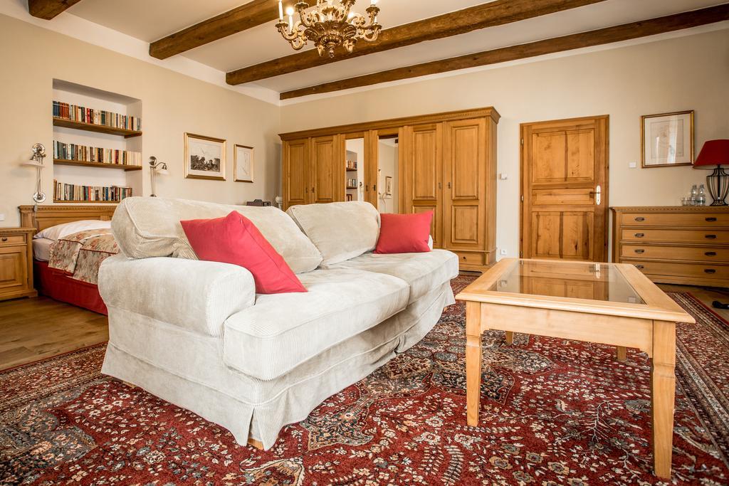 Hotel Dvur Hoffmeister Velke Cicovice Экстерьер фото