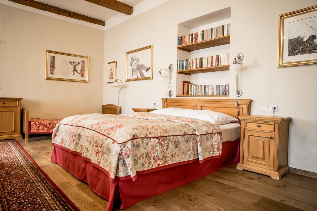 Hotel Dvur Hoffmeister Velke Cicovice Экстерьер фото