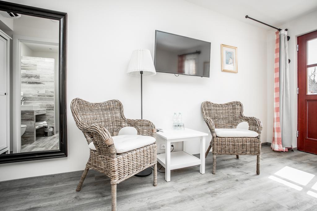 Hotel Dvur Hoffmeister Velke Cicovice Экстерьер фото