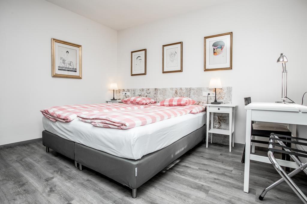 Hotel Dvur Hoffmeister Velke Cicovice Экстерьер фото