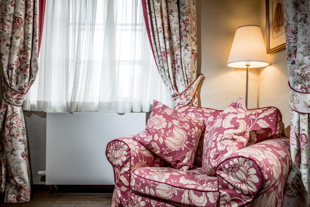 Hotel Dvur Hoffmeister Velke Cicovice Экстерьер фото
