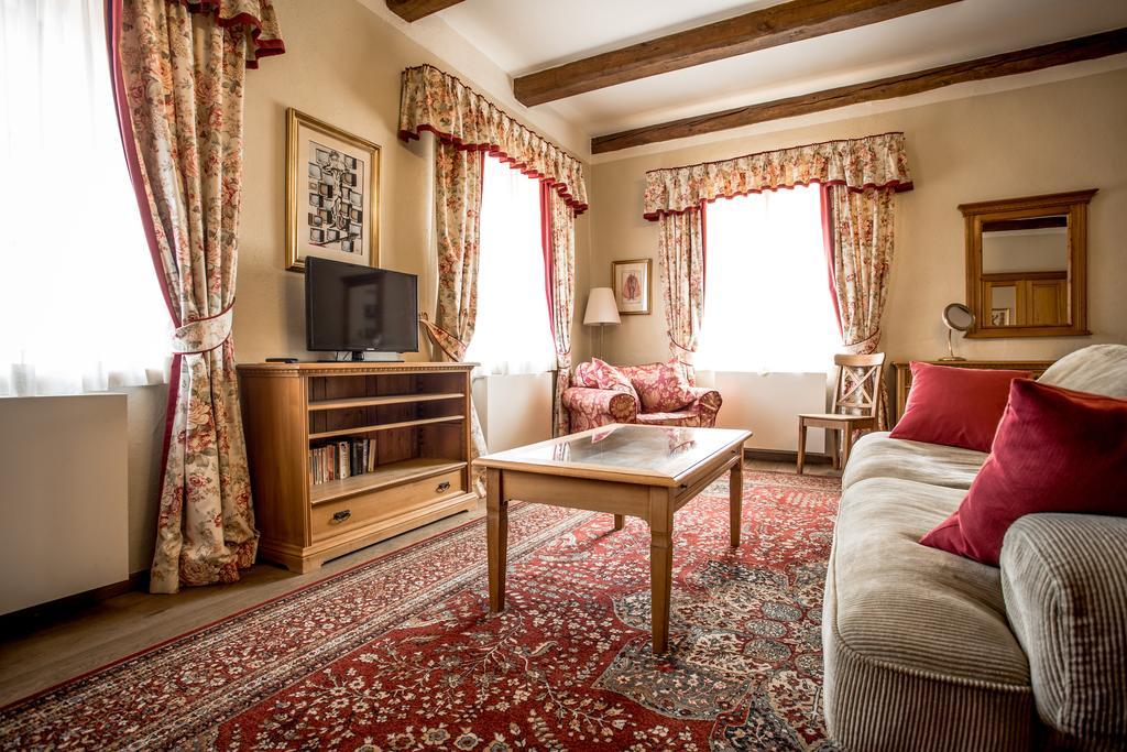 Hotel Dvur Hoffmeister Velke Cicovice Экстерьер фото