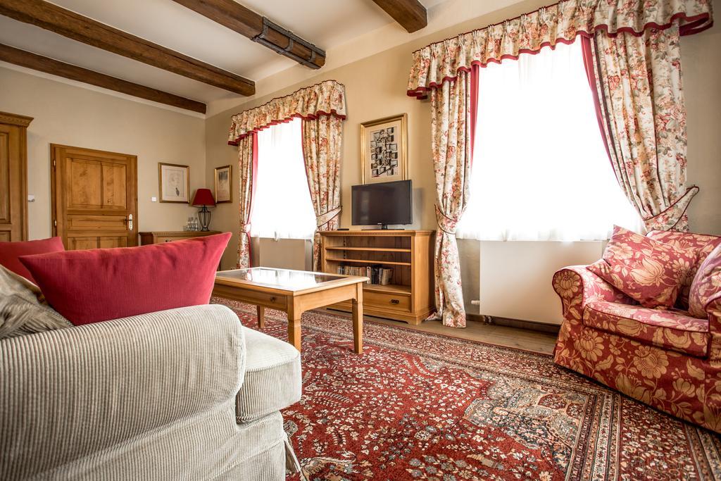 Hotel Dvur Hoffmeister Velke Cicovice Экстерьер фото