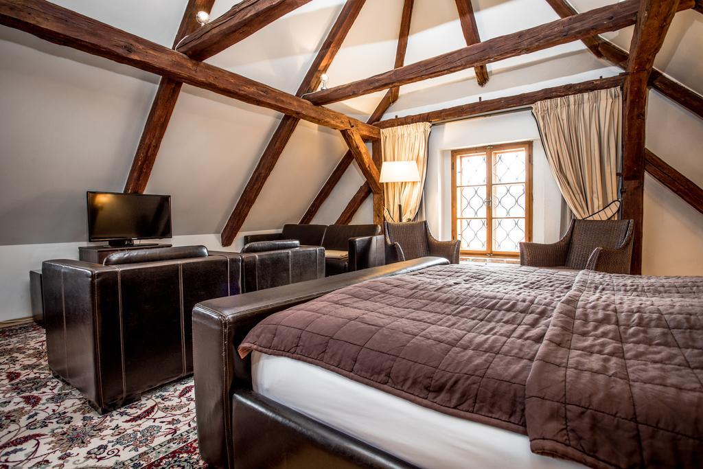 Hotel Dvur Hoffmeister Velke Cicovice Экстерьер фото