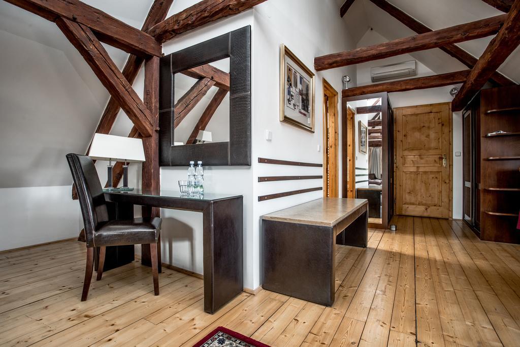Hotel Dvur Hoffmeister Velke Cicovice Экстерьер фото