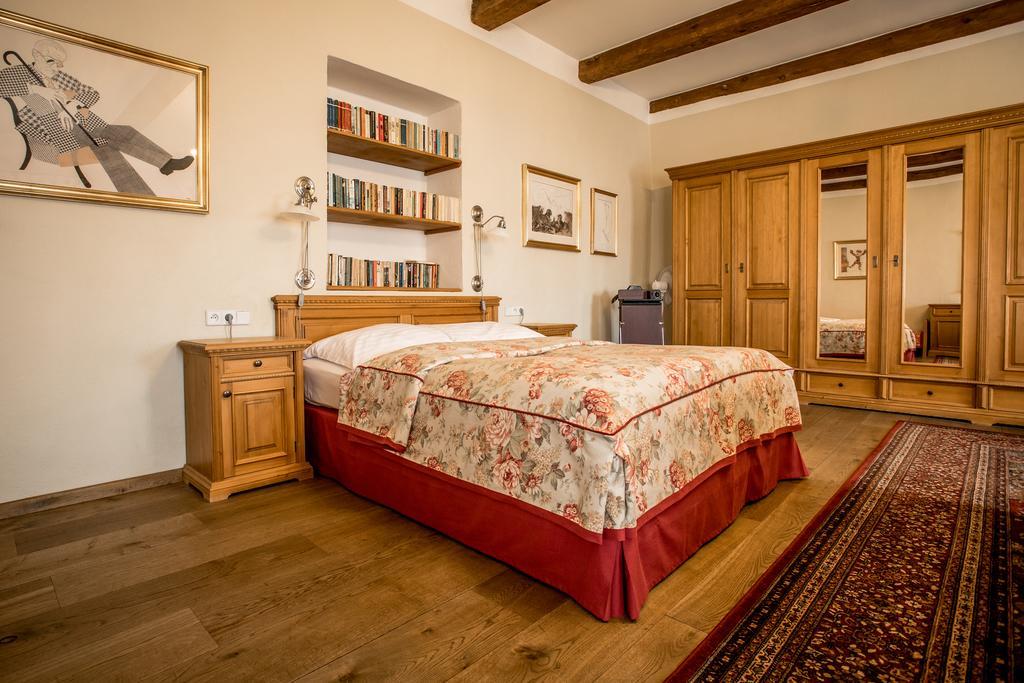 Hotel Dvur Hoffmeister Velke Cicovice Экстерьер фото