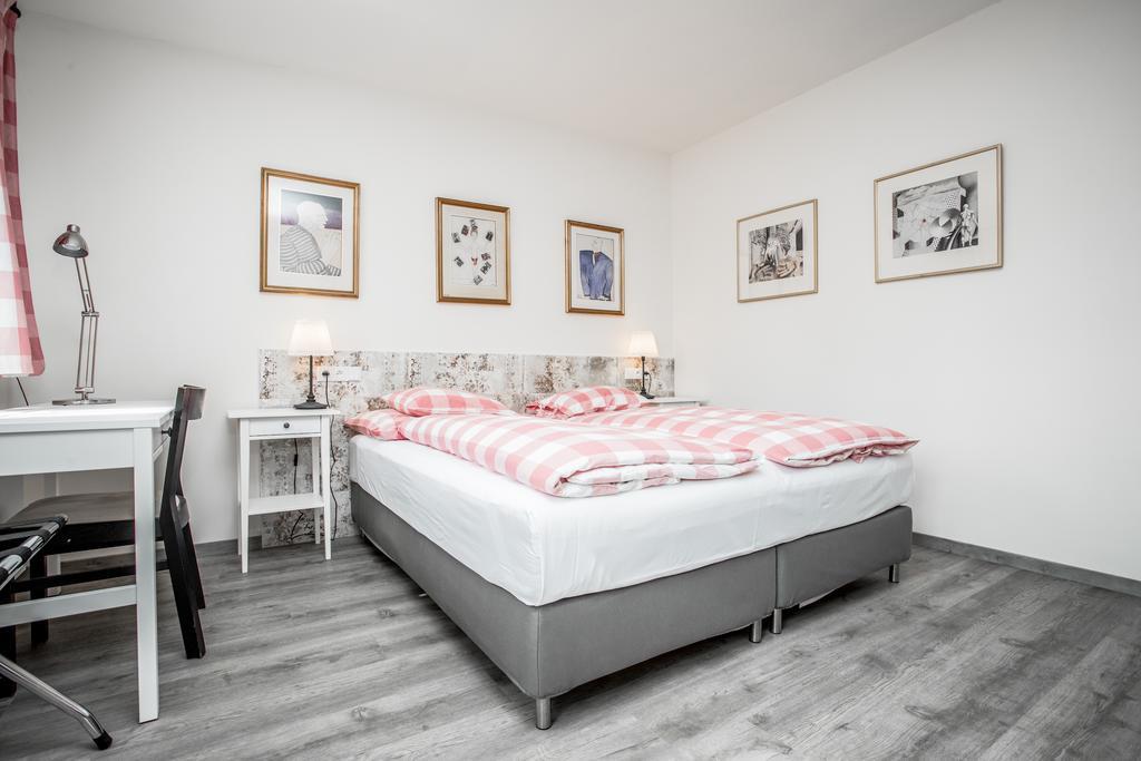 Hotel Dvur Hoffmeister Velke Cicovice Экстерьер фото