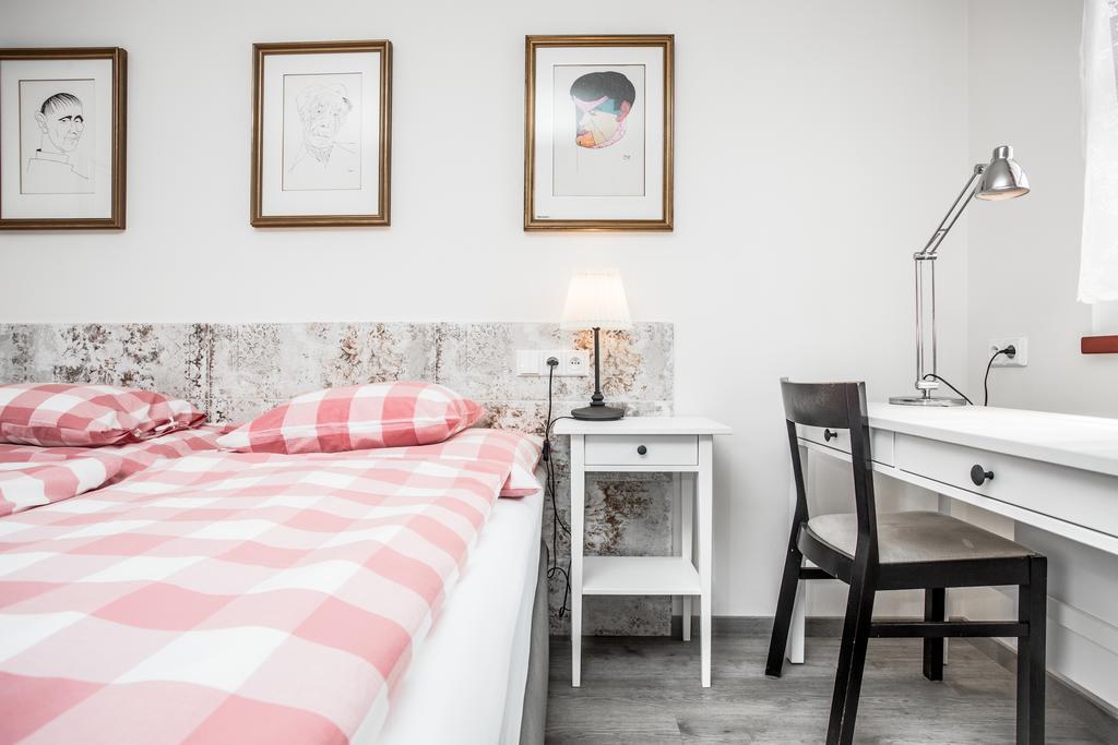 Hotel Dvur Hoffmeister Velke Cicovice Экстерьер фото