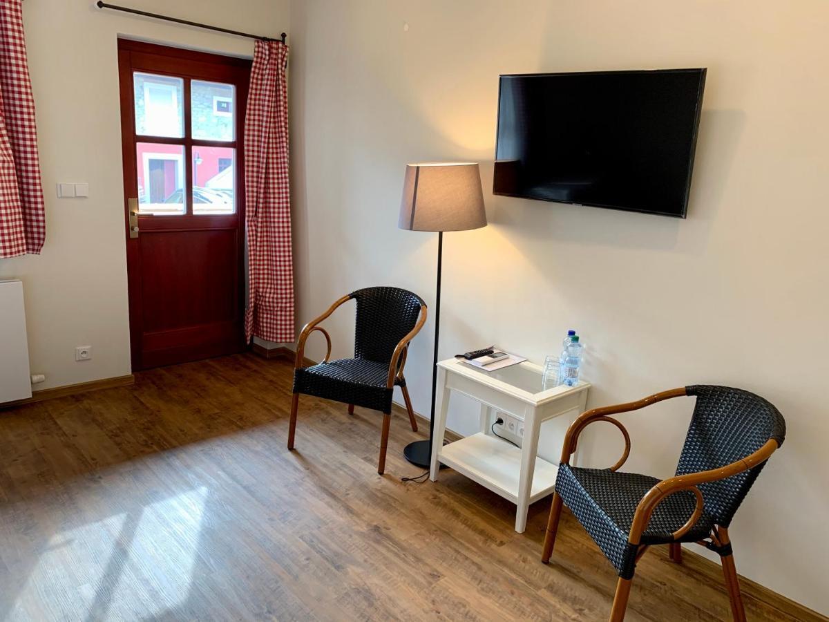 Hotel Dvur Hoffmeister Velke Cicovice Экстерьер фото