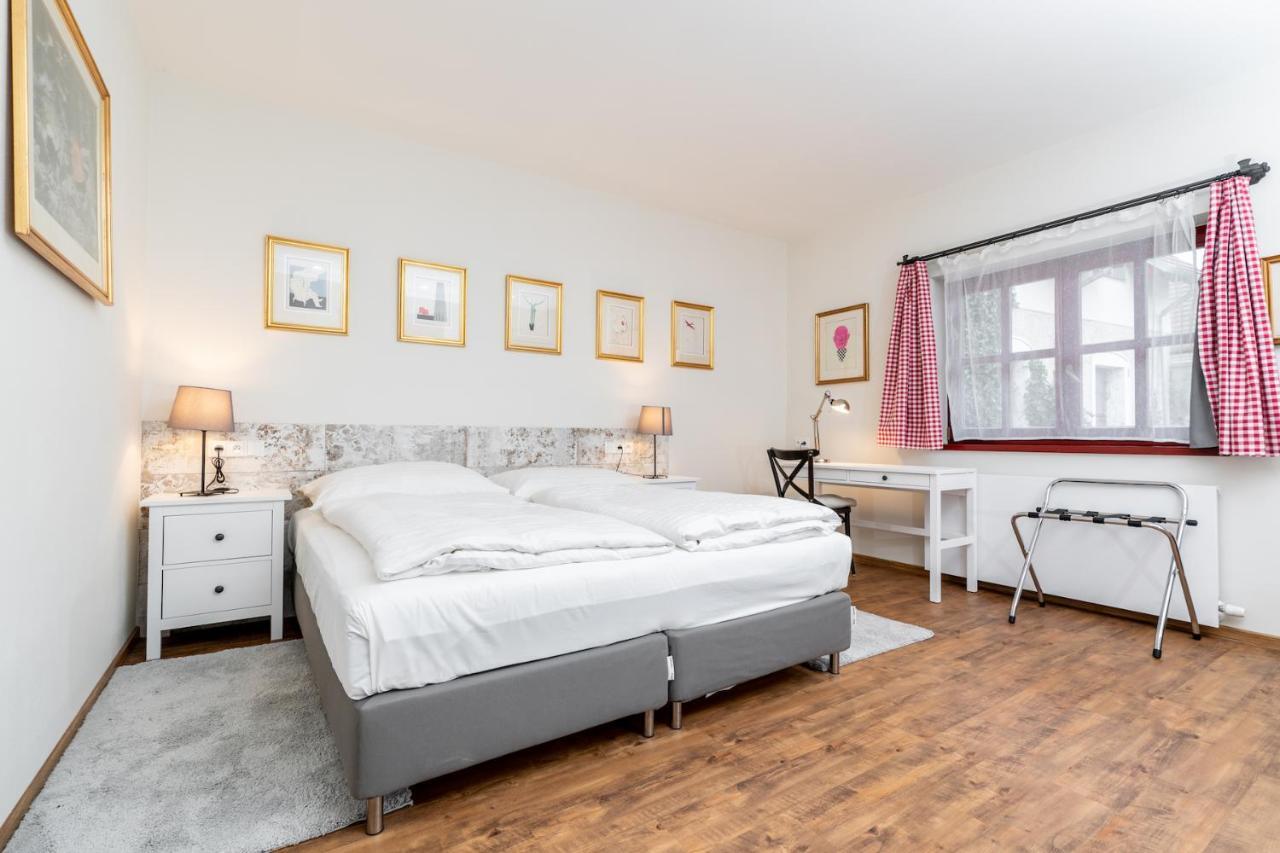 Hotel Dvur Hoffmeister Velke Cicovice Экстерьер фото