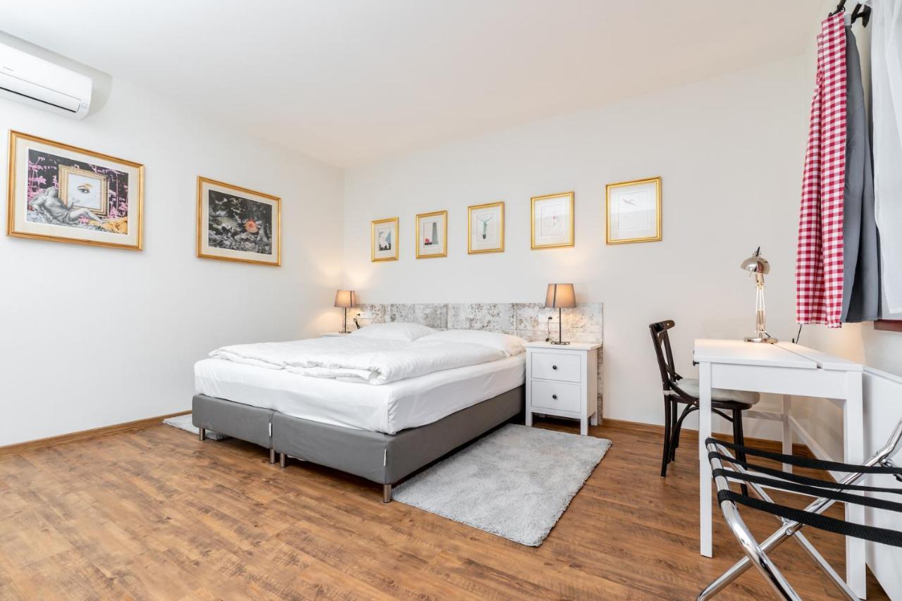 Hotel Dvur Hoffmeister Velke Cicovice Экстерьер фото